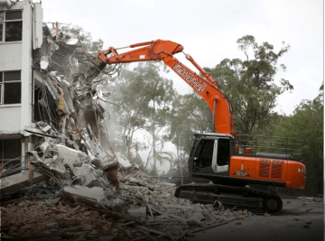 Demolishing a concrete building | Featured image for Brisbane Demolition Companies Home Page Gumdale Demolitions