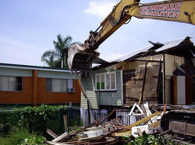Demolishing a green house | Featured image for Residential Demolition Brisbane page Gumdale Demolitions