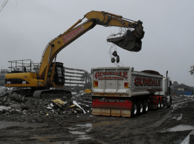 Truck being loaded with demolition waste | Featured image for Residential Demolition Landing Page for Gumdale Demolition.