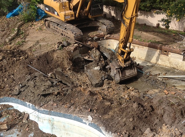 Demolishing a swimming pool | Featured image for Residential Demolition Brisbane page Gumdale Demolitions